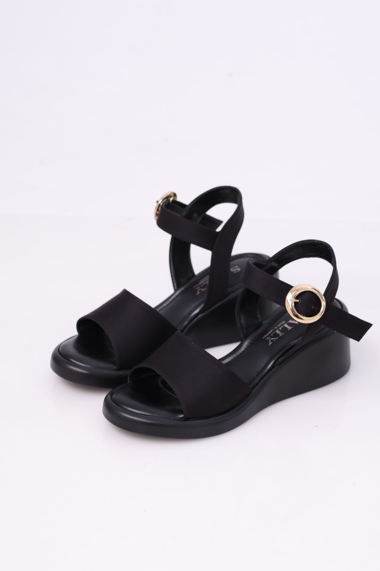 Ivory Sandals - 108