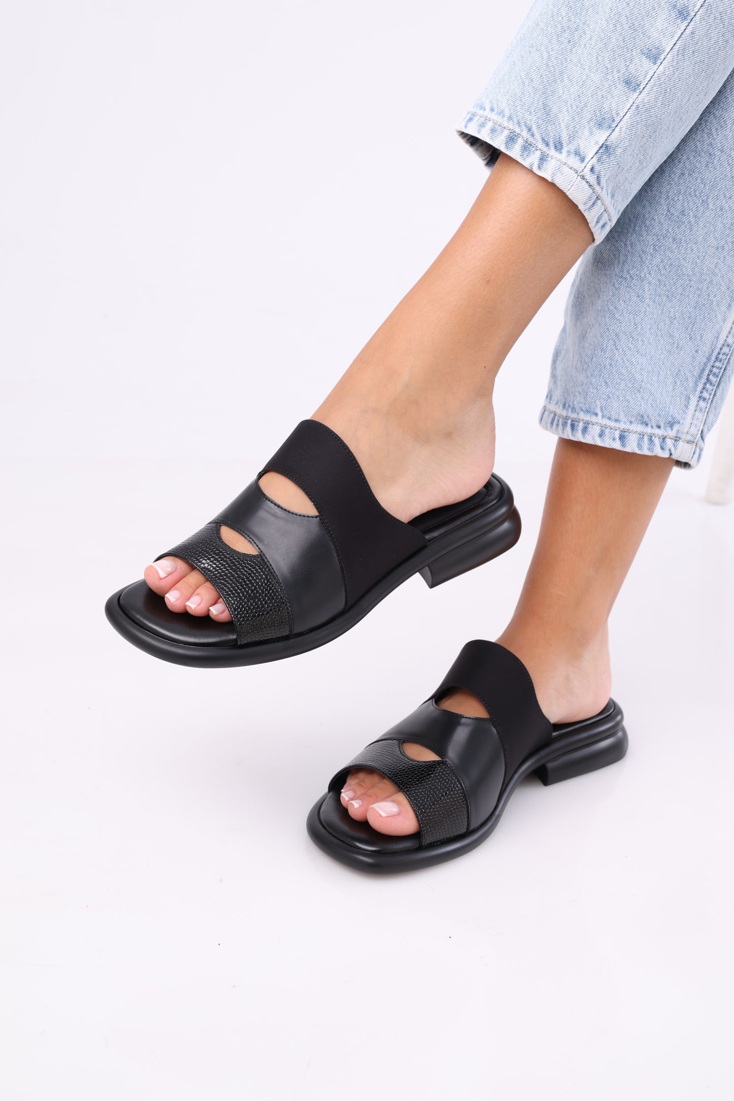 Solea Sandal -
