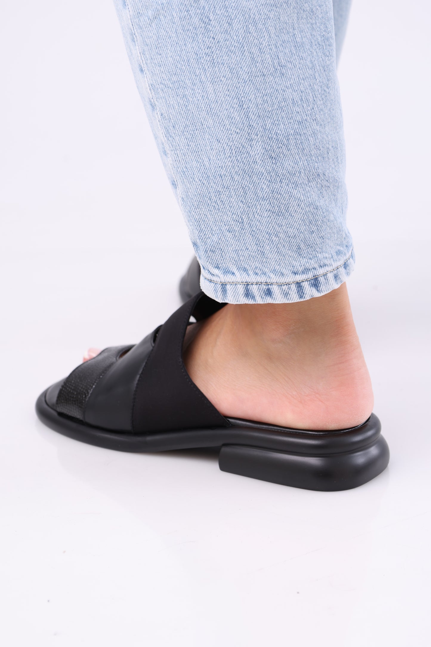 Solea Sandal -