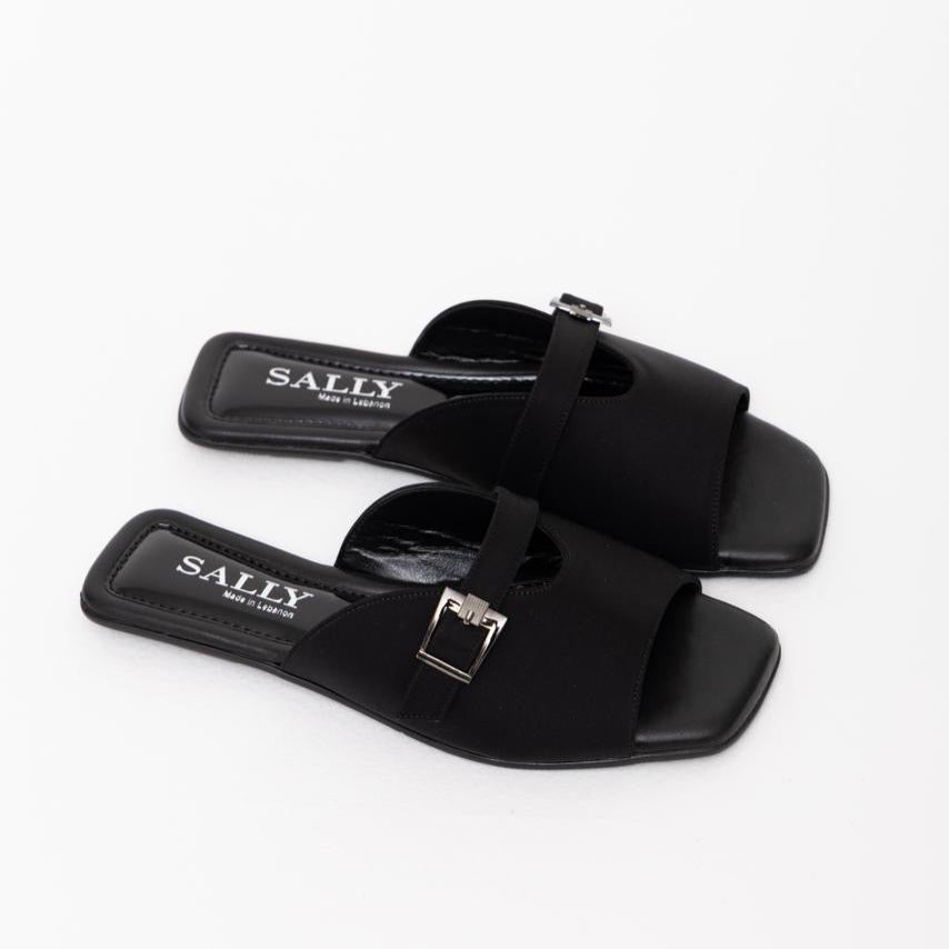 Buckle Flats 944