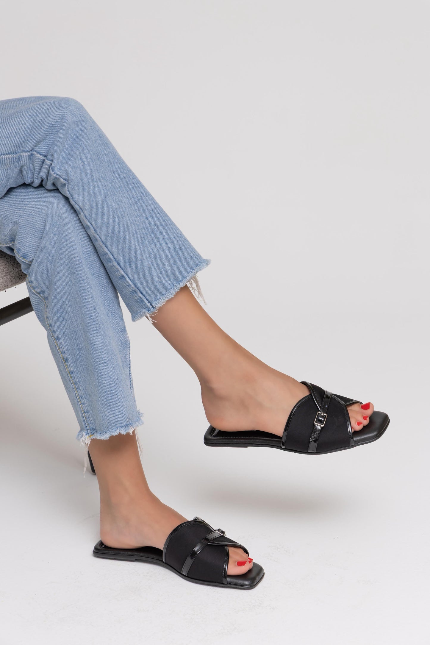 Flats 011 - Black